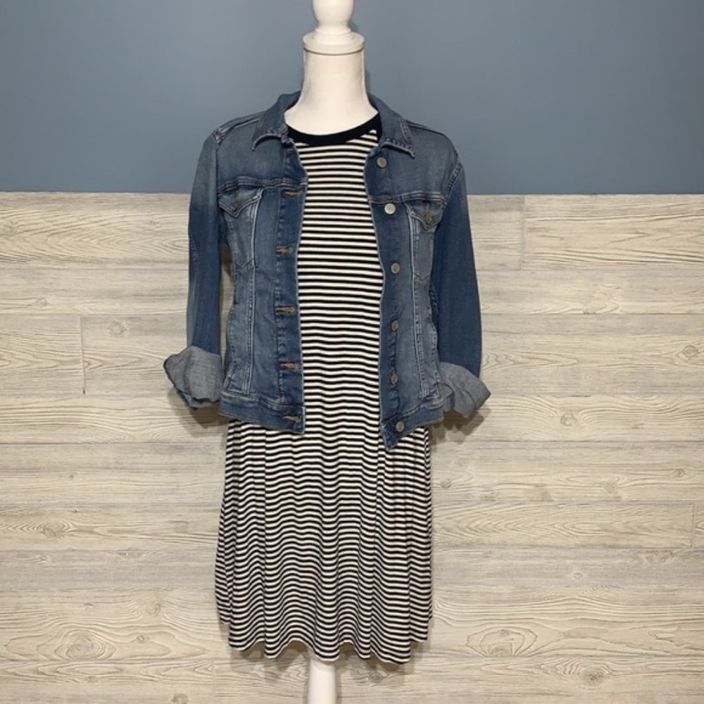 Fun and flowy striped summer dress